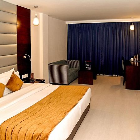 Hotel Sunbeam Premium Zirakpur Exterior foto