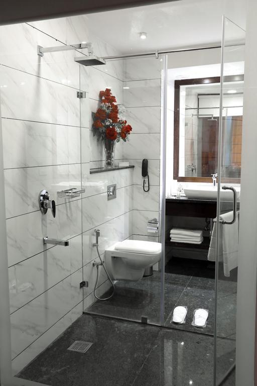Hotel Sunbeam Premium Zirakpur Exterior foto