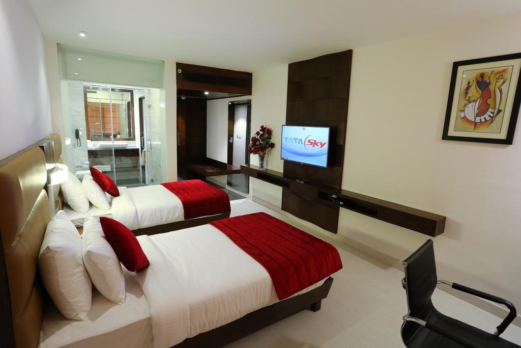 Hotel Sunbeam Premium Zirakpur Exterior foto