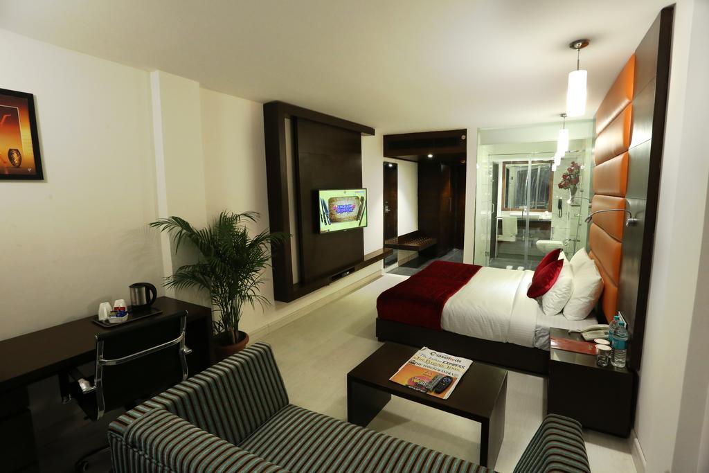 Hotel Sunbeam Premium Zirakpur Zimmer foto