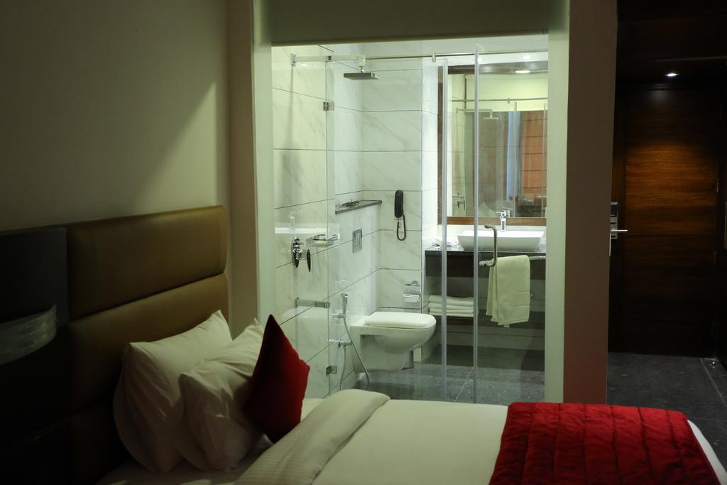 Hotel Sunbeam Premium Zirakpur Exterior foto