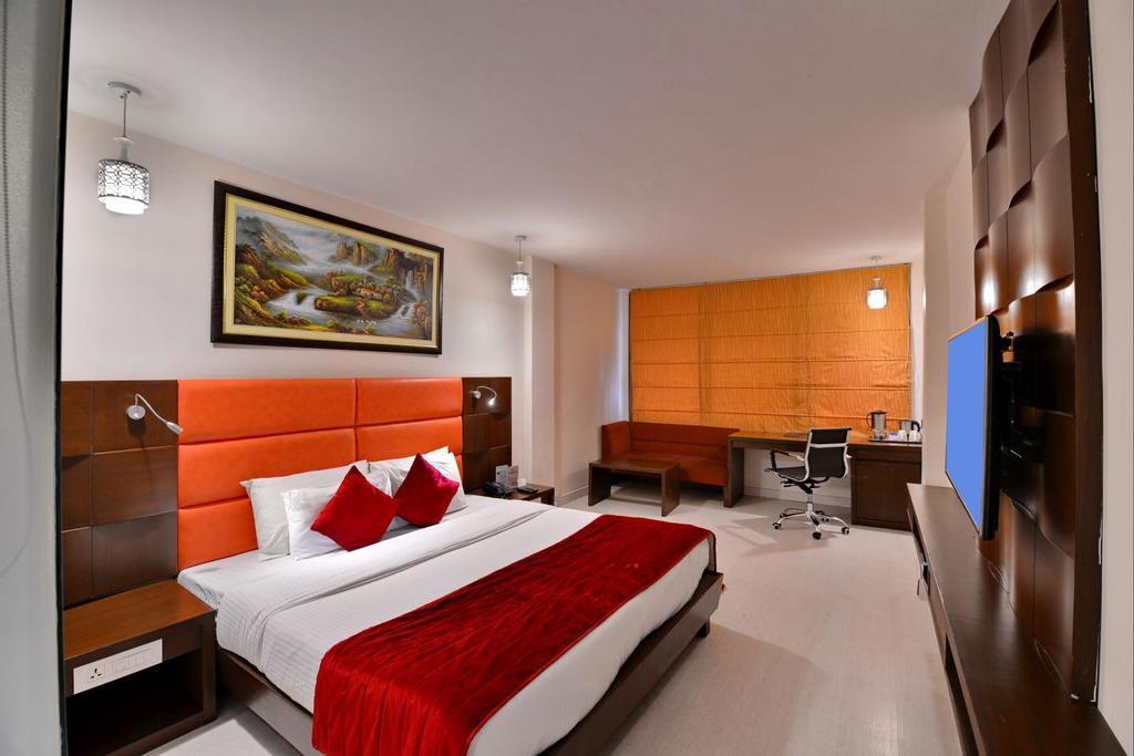 Hotel Sunbeam Premium Zirakpur Exterior foto