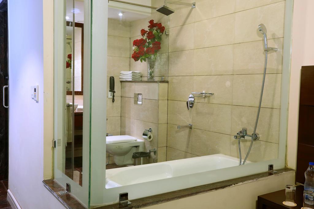 Hotel Sunbeam Premium Zirakpur Exterior foto