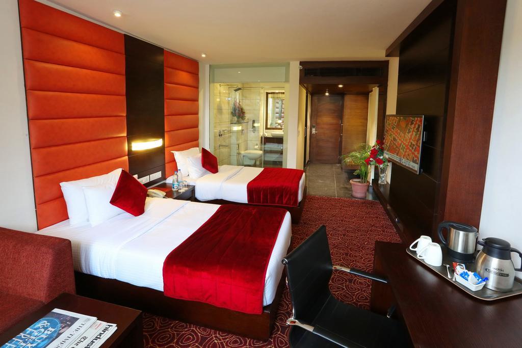 Hotel Sunbeam Premium Zirakpur Exterior foto